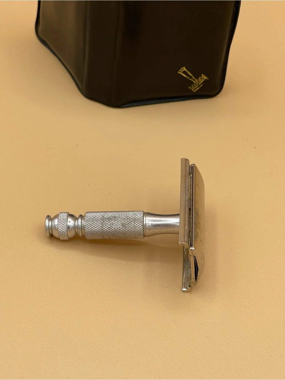 Gillette Men’s Double Edge Safety Razor Kit - Silver with Black Case